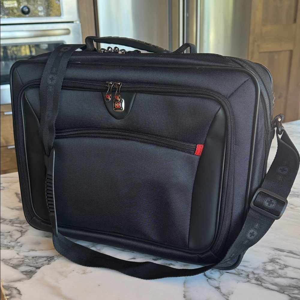 SwissGear Wenger Insight Black Laptop Briefcase Shoulder Strap